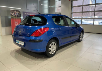 Подержанный автомобиль Peugeot 308 Hatchback 2010 года (4 фото)