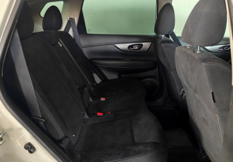 Подержанный автомобиль Nissan X-Trail 2016 года (10 фото)