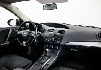 Подержанный автомобиль Mazda 3 Hatchback 2012 года (7 фото)