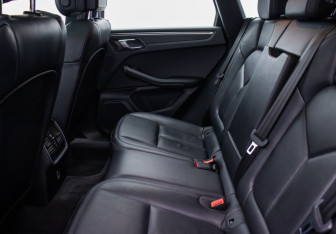 Подержанный автомобиль Porsche Macan 2019 года (11 фото)