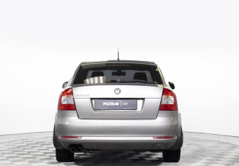 Подержанный автомобиль Skoda Octavia Liftback 2009 года (6 фото)