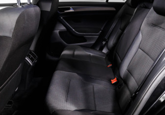 Подержанный автомобиль Volkswagen Golf Hatchback 2016 года (13 фото)