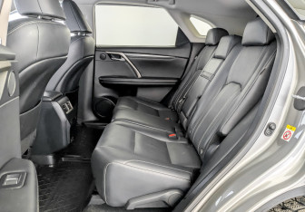 Подержанный автомобиль Lexus RX 2019 года (12 фото)