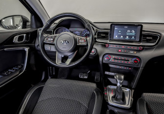 Подержанный автомобиль Kia Ceed Hatchback 2019 года (27 фото)