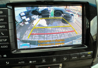 Подержанный автомобиль Toyota Land Cruiser Suv 2013 года (12 фото)