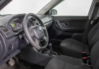 Подержанный автомобиль Skoda Fabia Hatchback 2012 года (10 фото)