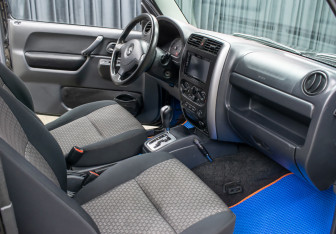 Подержанный автомобиль Suzuki Jimny 2012 года (11 фото)