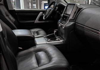 Подержанный автомобиль Toyota Land Cruiser Suv 2019 года (11 фото)