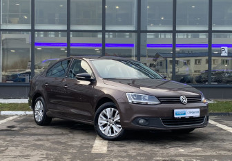 Подержанный автомобиль Volkswagen Jetta Sedan 2014 года (3 фото)