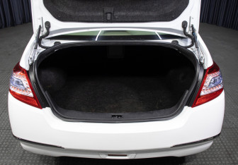 Подержанный автомобиль Nissan Teana 2012 года (10 фото)