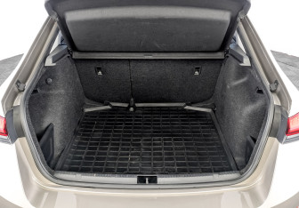 Подержанный автомобиль Skoda Rapid Liftback 2020 года (10 фото)