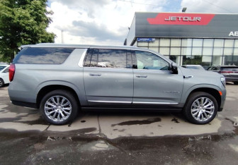 Подержанный автомобиль GMC Yukon 2023 года (4 фото)