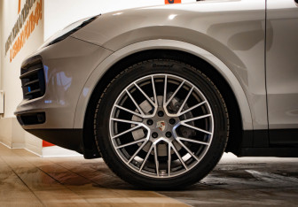 Подержанный автомобиль Porsche Cayenne 2021 года (33 фото)
