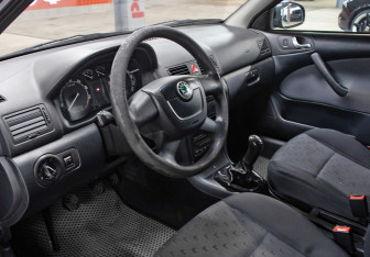 Подержанный автомобиль Skoda Octavia Liftback 2010 года (16 фото)