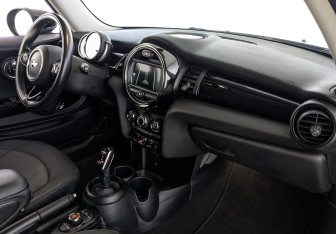 Подержанный автомобиль MINI Hatch 2020 года (13 фото)