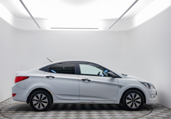 Подержанный автомобиль Hyundai Solaris Sedan 2015 года (4 фото)