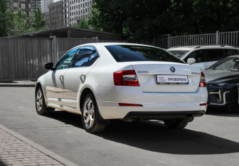 Подержанный автомобиль Skoda Octavia Liftback 2016 года (6 фото)