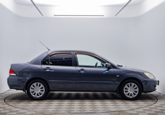 Подержанный автомобиль Mitsubishi Lancer Sedan 2009 года (4 фото)