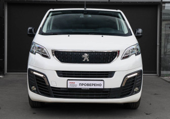 Подержанный автомобиль Peugeot Traveller 2021 года (2 фото)