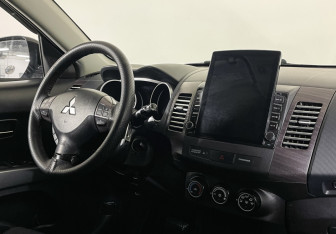 Подержанный автомобиль Mitsubishi Outlander 2011 года (9 фото)