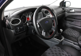 Подержанный автомобиль Ford Focus Hatchback 2008 года (9 фото)