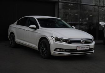 Подержанный автомобиль Volkswagen Passat Sedan 2016 года (3 фото)