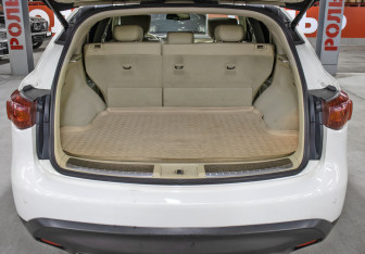 Подержанный автомобиль Infiniti FX 2012 года (10 фото)