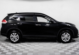 Подержанный автомобиль Nissan X-Trail 2017 года (4 фото)