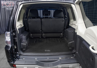 Подержанный автомобиль Mitsubishi Pajero 2013 года (10 фото)