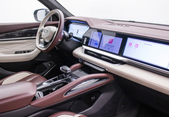 Подержанный автомобиль Geely Monjaro 2023 года (10 фото)