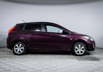 Подержанный автомобиль Hyundai Solaris Hatchback 2013 года (4 фото)