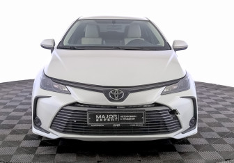 Подержанный автомобиль Toyota Corolla Sedan 2022 года (2 фото)