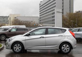 Подержанный автомобиль Hyundai Solaris Hatchback 2014 года (6 фото)