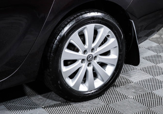 Подержанный автомобиль Opel Astra Wagon 2014 года (15 фото)