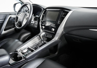 Подержанный автомобиль Mitsubishi Pajero Sport 2022 года (9 фото)