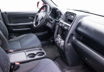 Подержанный автомобиль Honda CR-V 2005 года (10 фото)