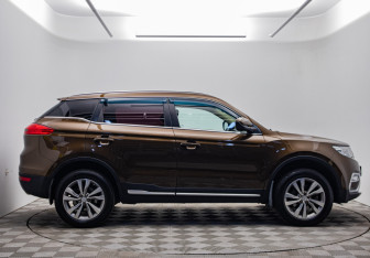 Подержанный автомобиль Geely Atlas 2019 года (4 фото)
