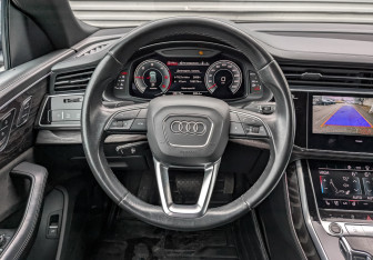Подержанный автомобиль Audi Q8 2021 года (22 фото)
