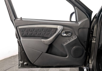 Подержанный автомобиль Renault Duster 2017 года (19 фото)