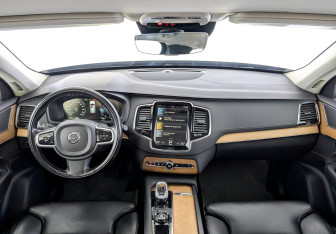 Подержанный автомобиль Volvo XC90 2021 года (14 фото)