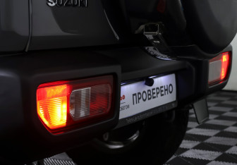 Подержанный автомобиль Suzuki Jimny 2020 года (19 фото)
