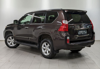 Подержанный автомобиль Lexus GX 2011 года (7 фото)
