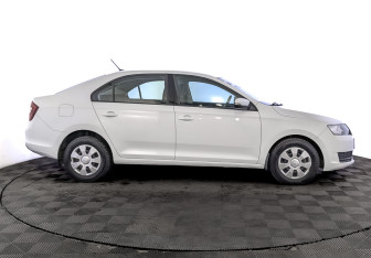 Подержанный автомобиль Skoda Rapid Liftback 2019 года (4 фото)