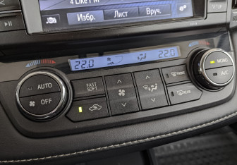 Подержанный автомобиль Toyota RAV4 2016 года (21 фото)