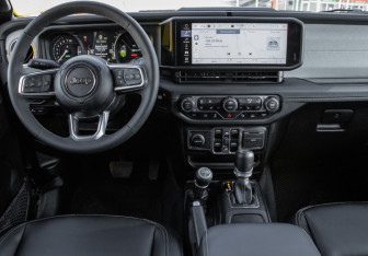 Подержанный автомобиль Jeep Wrangler 2025 года (11 фото)