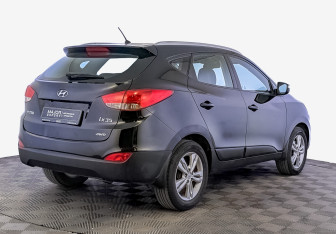 Подержанный автомобиль Hyundai ix35 2012 года (5 фото)
