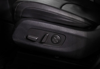 Подержанный автомобиль Kia Carnival 2021 года (21 фото)