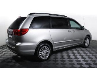 Подержанный автомобиль Toyota Sienna 2006 года (5 фото)