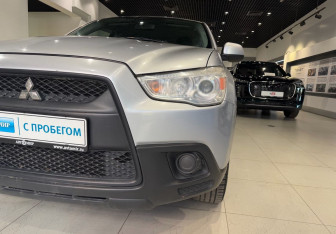 Подержанный автомобиль Mitsubishi ASX 2011 года (7 фото)