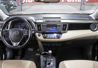 Подержанный автомобиль Toyota RAV4 2014 года (14 фото)